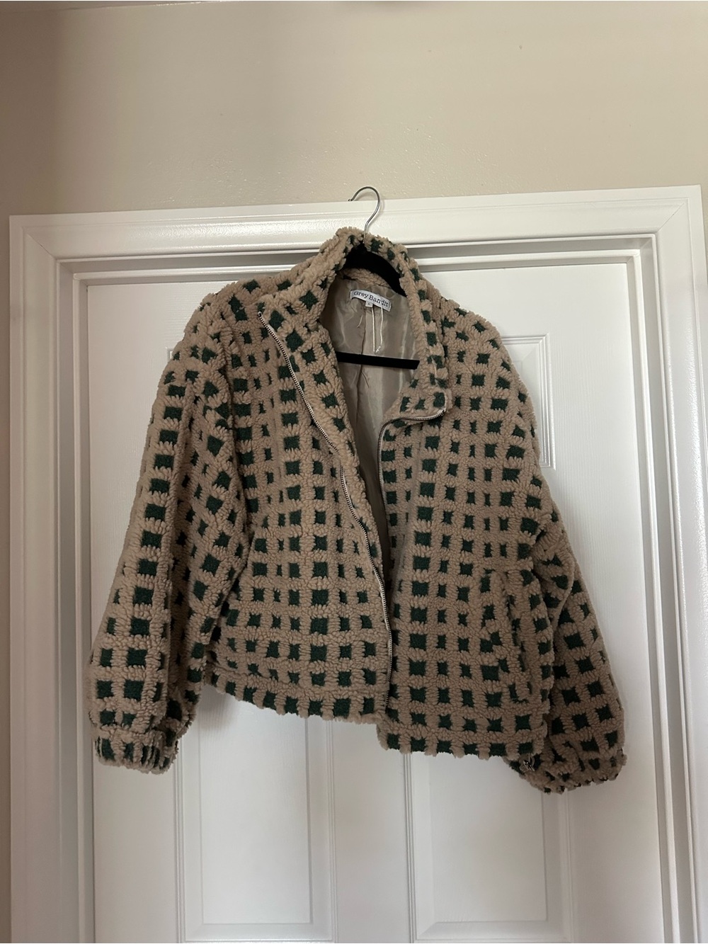 Plaid Sherpa Teddy Jacket in Beige & Dark Green - Cozy Zip-Up